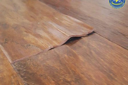sàn gỗ công nghiệp bị phồng