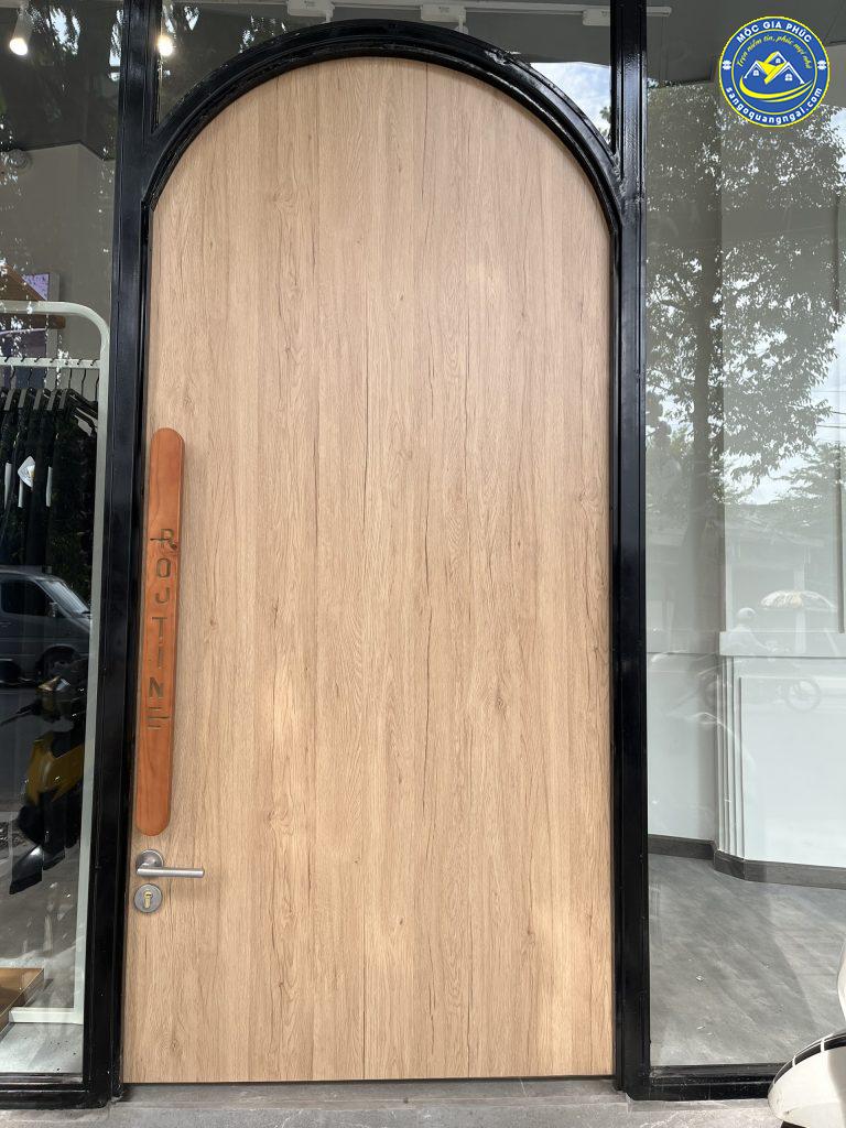 cửa vòm gỗ nhựa